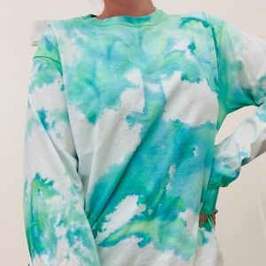 GREEN TYE DYE LONG SLEEVE